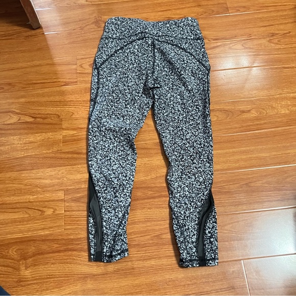 Lululemon Athletica Black and be White Patterned Leggings - Picture 9 of 12